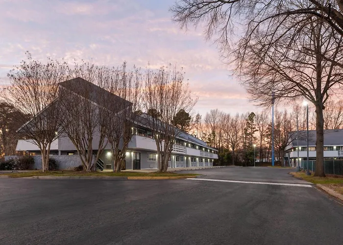 Days Inn By Wyndham Charlotte University